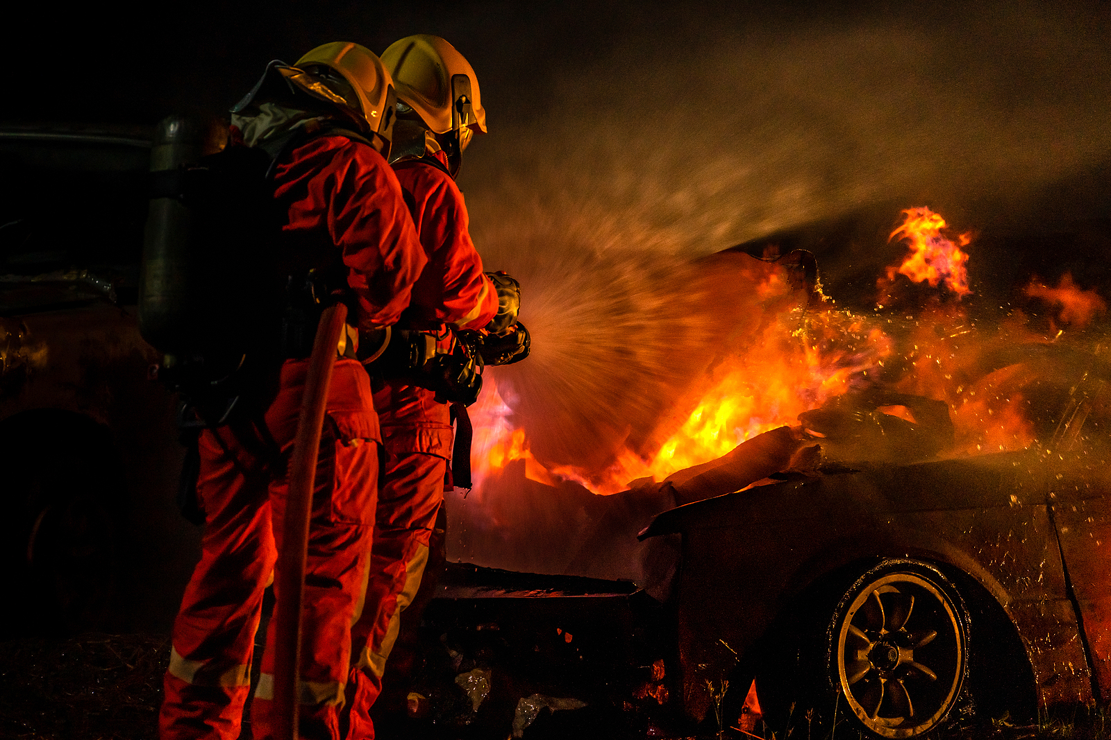 firefighters-fighting-car-fire-1